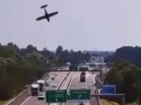 brescia%20flugzeug%20über%20autobahn%20vor%20aufschlag%20mod2%2023-07-2025-200.jpg
